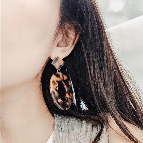 Tortoise Oval Hoop Drop Earrings - Picture 3 of 7